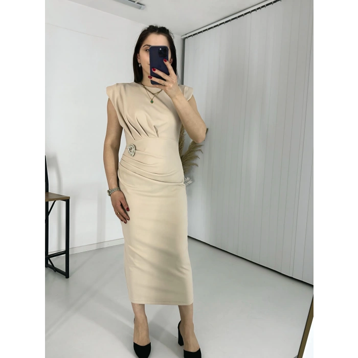 Bej BROŞLU Vatkalı Krep Elbise