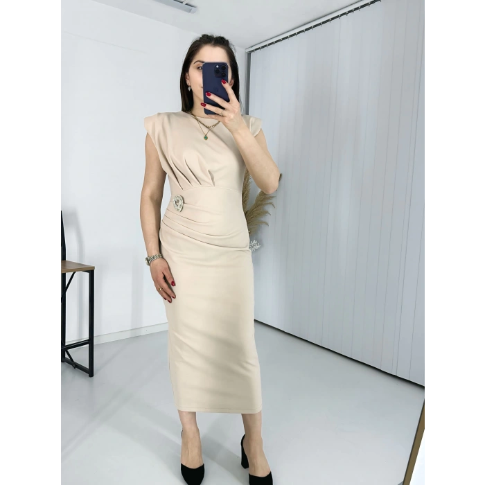 Bej BROŞLU Vatkalı Krep Elbise