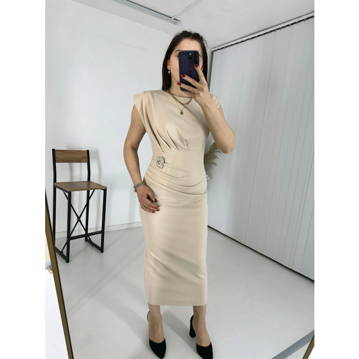 Bej BROŞLU Vatkalı Krep Elbise