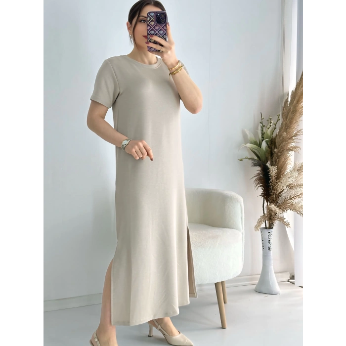 Bej Kısa Kollu Yanları Yırtmaçlı Penye Elbise