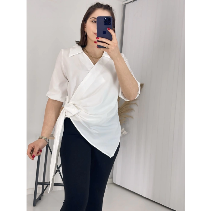 Beyaz Kravuze Yaka Bel Bağlamalı Gömlek