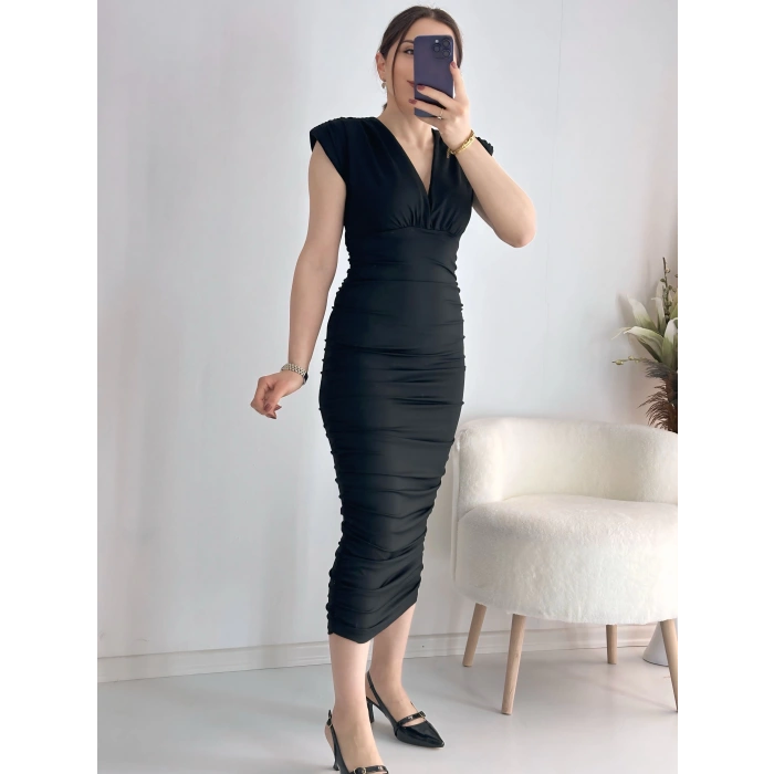 Derin Dekolteli Yan Büzgülü Örme Elbise