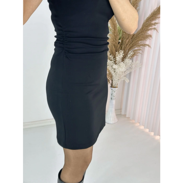 Dik Yaka Kolsuz Siyah Elbise