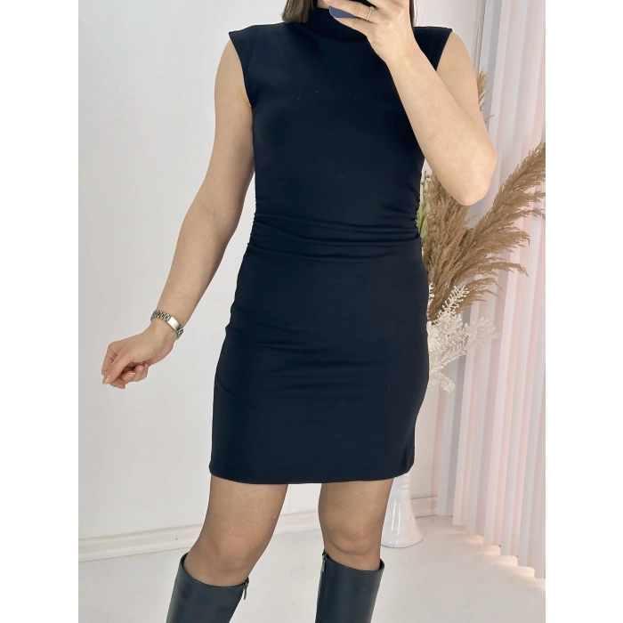 Dik Yaka Kolsuz Siyah Elbise