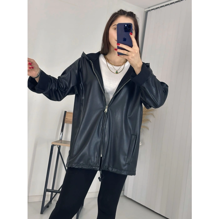 Kapşonlu Siyah Deri Yağmurluk