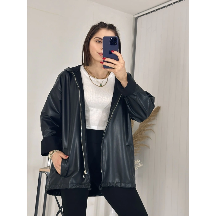 Kapşonlu Siyah Deri Yağmurluk