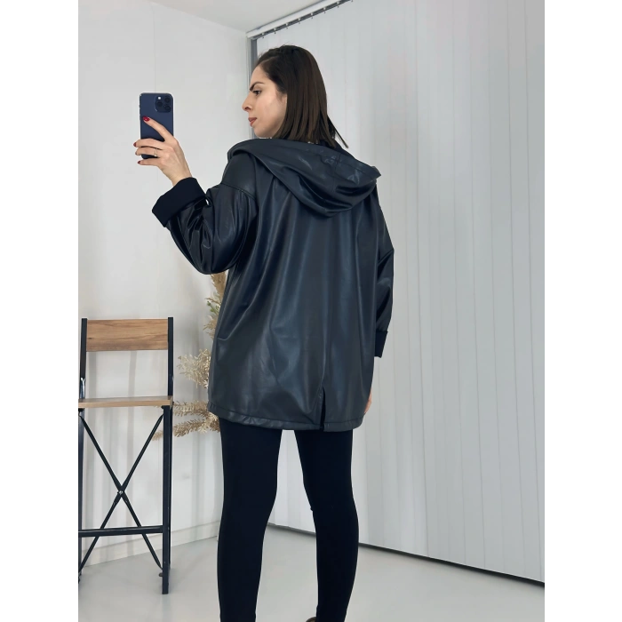Kapşonlu Siyah Deri Yağmurluk