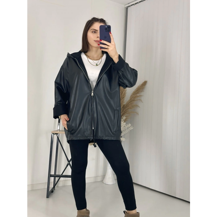 Kapşonlu Siyah Deri Yağmurluk
