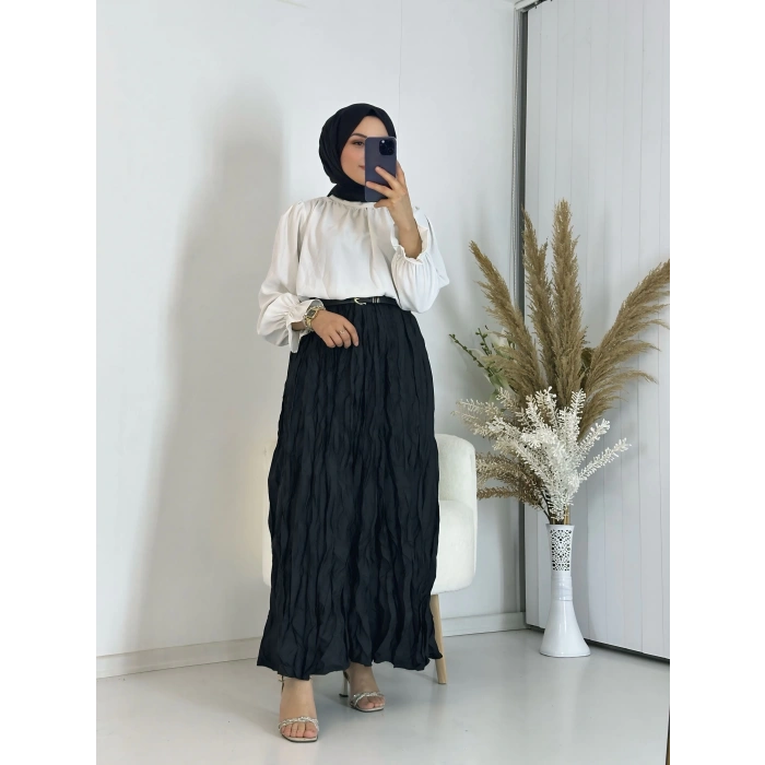 Kırışık Model Siyah Renk Etek