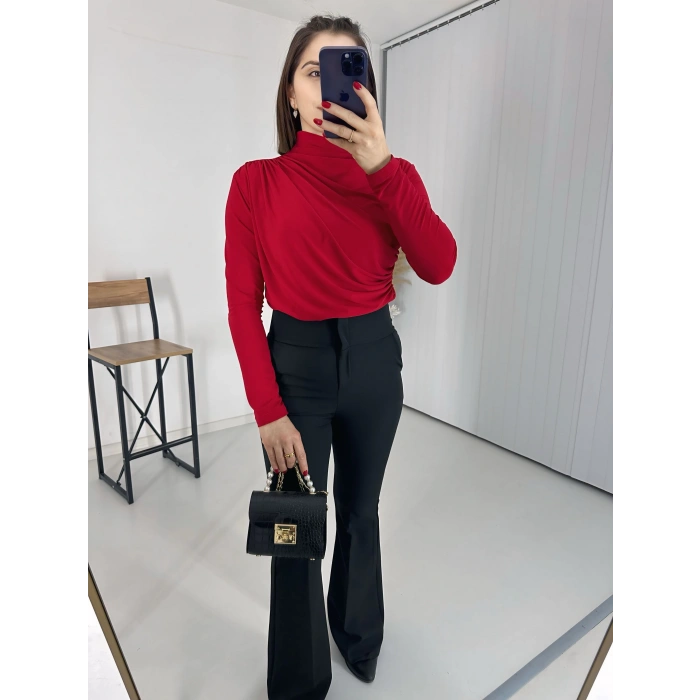 Kırmızı Büzgü Detaylı Dik Yaka Sandy Bluz