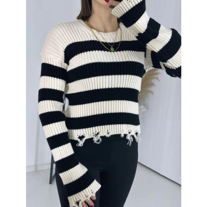 Krem Çigili Yırtık Detaylı Triko Kazak