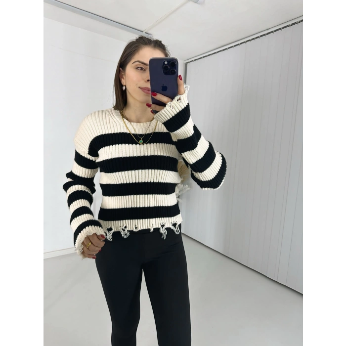 Krem Çigili Yırtık Detaylı Triko Kazak