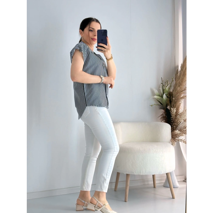 Siyah Beyaz Çizgili Gömlek