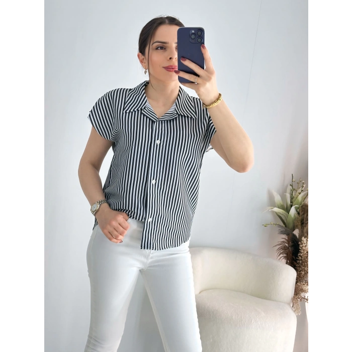 Siyah Beyaz Çizgili Gömlek