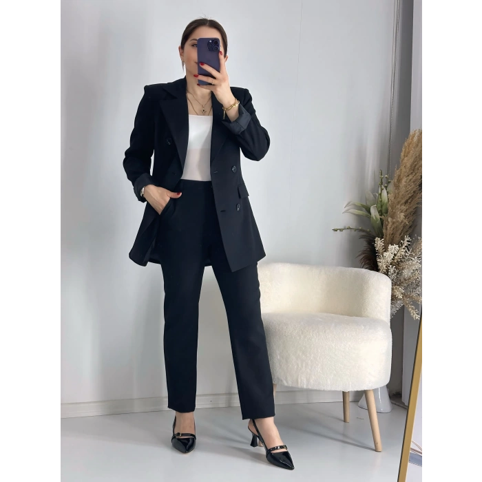 Siyah Düğmeli Ceket Takım