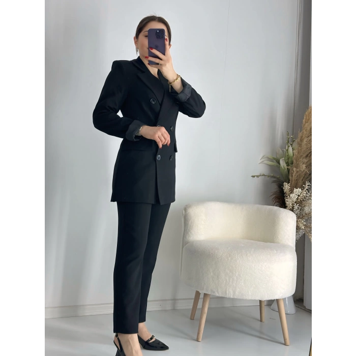 Siyah Düğmeli Ceket Takım
