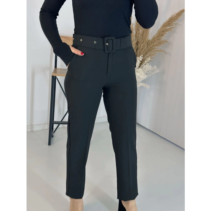 Siyah Kemerli Boru Paça Kumaş Pantolon