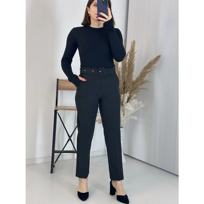 Siyah Kemerli Boru Paça Kumaş Pantolon