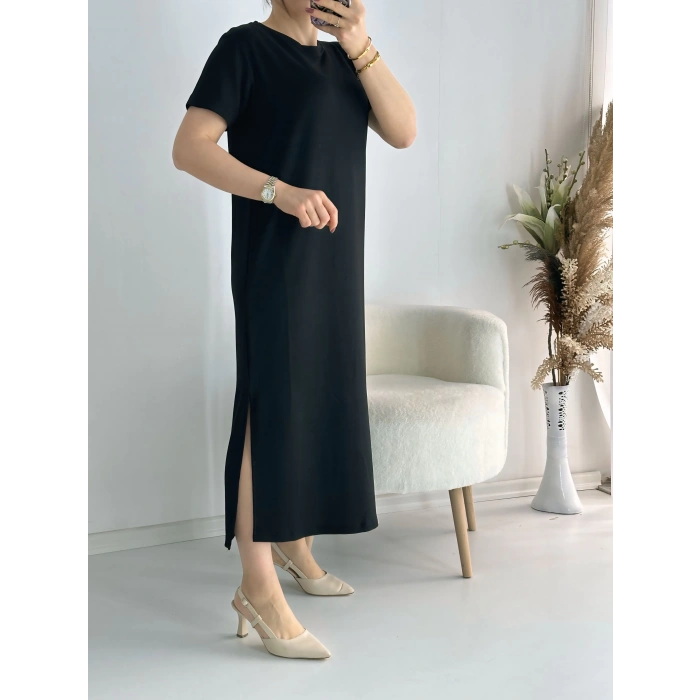 Siyah Kısa Kollu Yanları Yırtmaçlı Penye Elbise