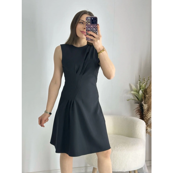 Siyah Önü Büzgülü Elbise