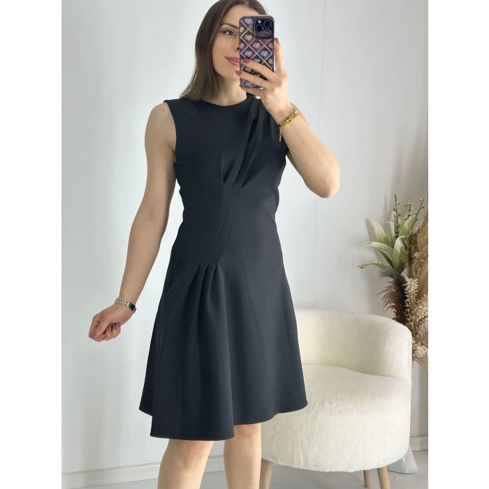 Siyah Önü Büzgülü Elbise