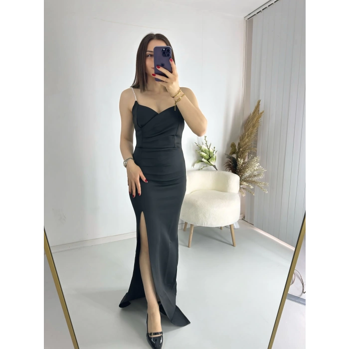 Siyah Taş Askılı Yırtmaçlı Uzun Abiye