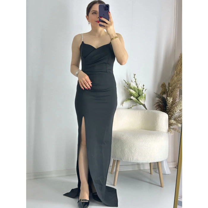 Siyah Taş Askılı Yırtmaçlı Uzun Abiye