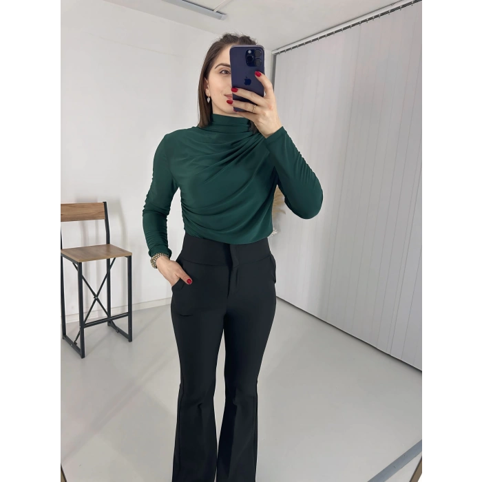 Yeşil Büzgü Detaylı Dik Yaka Sandy Bluz