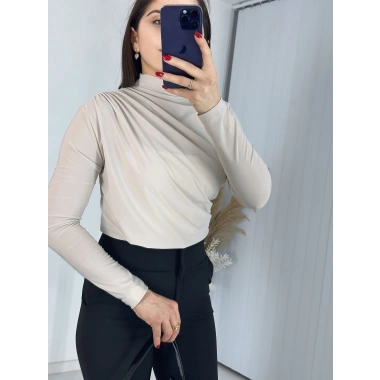 Bej Büzgü Detaylı Dik Yaka Sandy Bluz