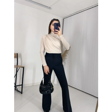 Bej Büzgü Detaylı Dik Yaka Sandy Bluz