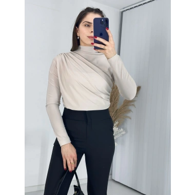 Bej Büzgü Detaylı Dik Yaka Sandy Bluz