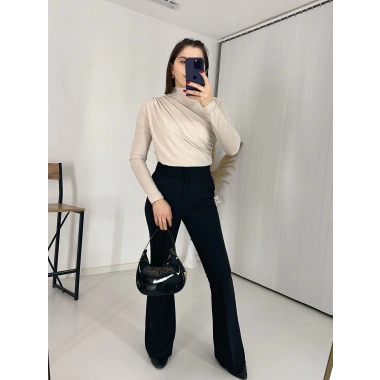 Bej Büzgü Detaylı Dik Yaka Sandy Bluz