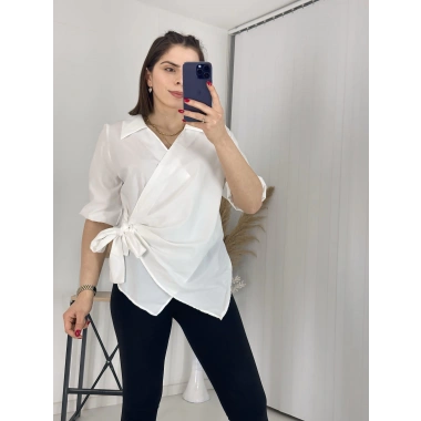 Beyaz Kravuze Yaka Bel Bağlamalı Gömlek