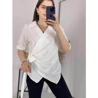 Beyaz Kravuze Yaka Bel Bağlamalı Gömlek
