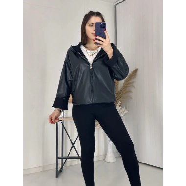 Kapşonlu Siyah Deri Yağmurluk