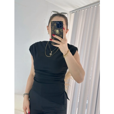 Siyah Asimetrik Kesim Vatkalı Bluz