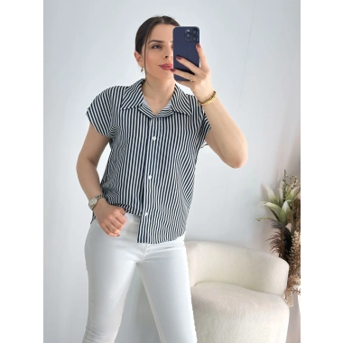 Siyah Beyaz Çizgili Gömlek