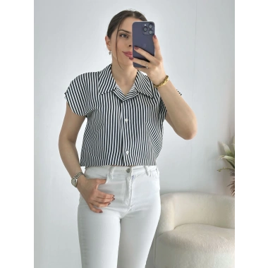 Siyah Beyaz Çizgili Gömlek