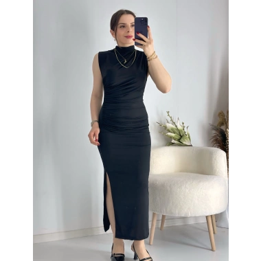 Siyah Drapeli Yırtmaçlı Elbise