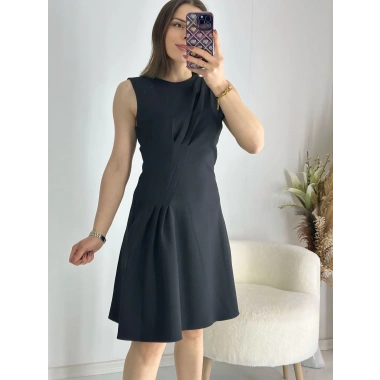 Siyah Önü Büzgülü Elbise