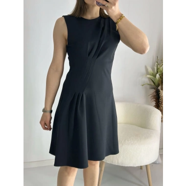 Siyah Önü Büzgülü Elbise