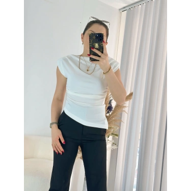 Beyaz Asimetrik Kesim Vatkalı Bluz