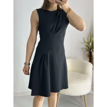 Siyah Önü Büzgülü Elbise