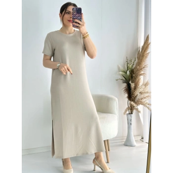 Bej Kısa Kollu Yanları Yırtmaçlı Penye Elbise