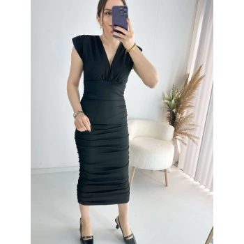Derin Dekolteli Yan Büzgülü Örme Elbise
