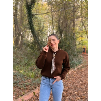 Fular detay Polo yaka kazak kahve