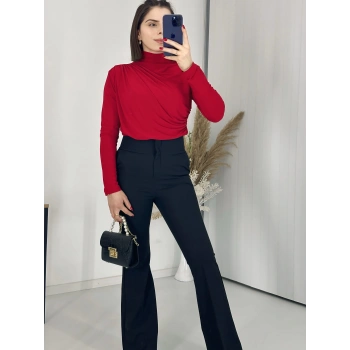 Kırmızı Büzgü Detaylı Dik Yaka Sandy Bluz