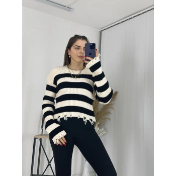 Krem Çigili Yırtık Detaylı Triko Kazak