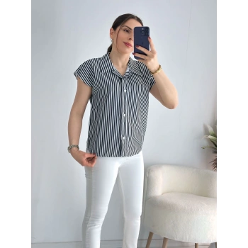 Siyah Beyaz Çizgili Gömlek