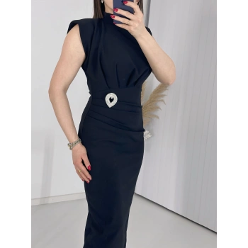 Siyah BROŞLU Vatkalı krem Elbise